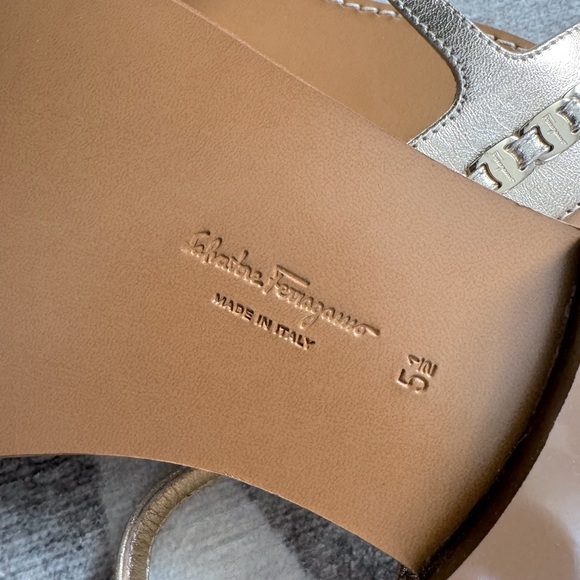 Brand new Salvatore Ferragamo engraved leather sandals 5.5 - Picture 6 of 11